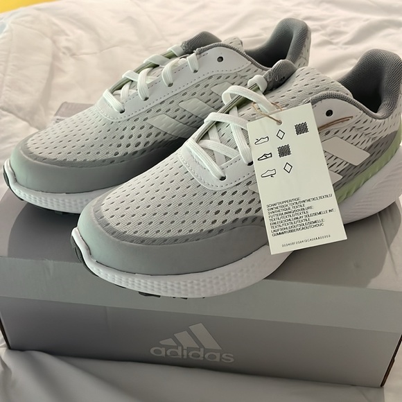 ADIDAS GOLF SHOE SIZE 5 women’s NWT - Picture 4 of 6